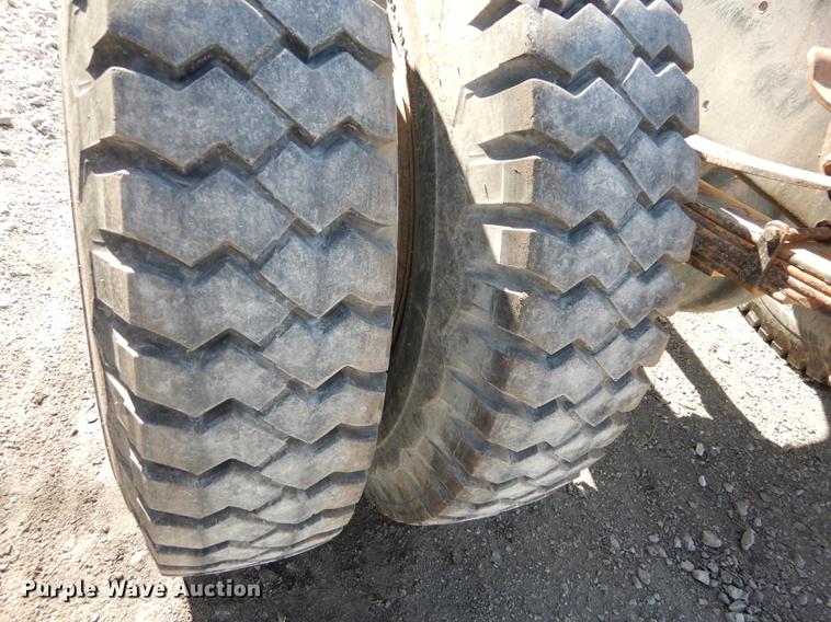 image for item DC0270 1979 Ford 800 truck cab and chassis