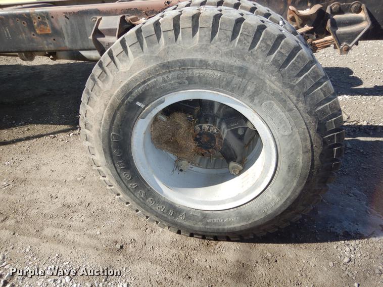 image for item DC0270 1979 Ford 800 truck cab and chassis