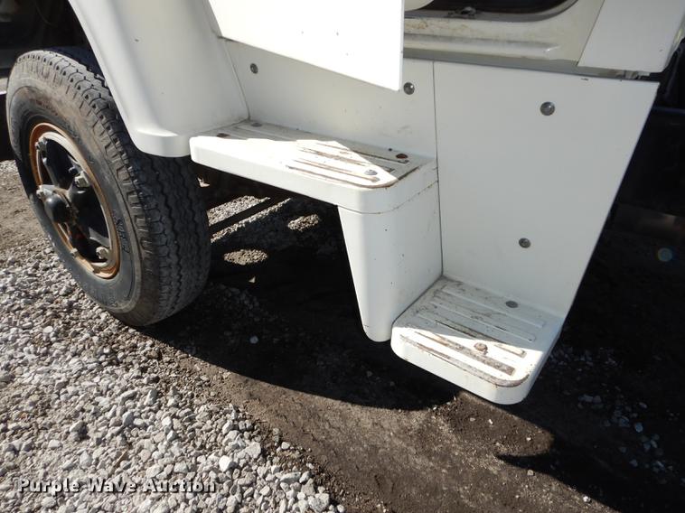 image for item DC0270 1979 Ford 800 truck cab and chassis