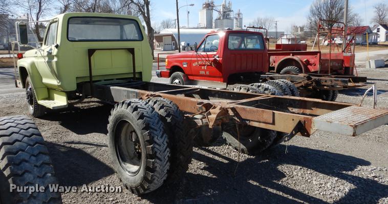 image for item DC0271 1974 Ford F600 truck cab and chassis