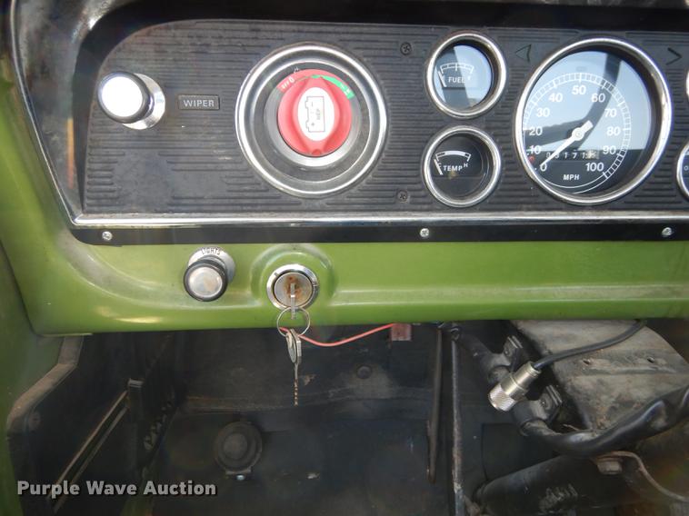 image for item DC0271 1974 Ford F600 truck cab and chassis