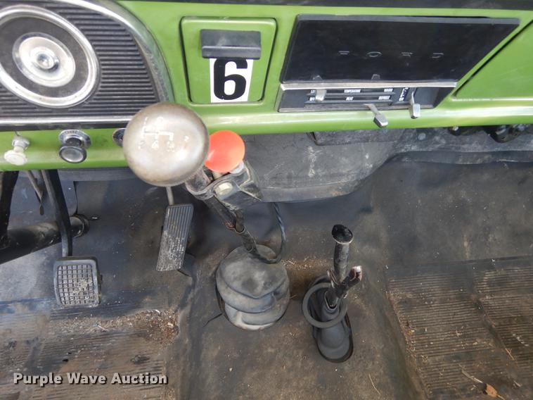 image for item DC0271 1974 Ford F600 truck cab and chassis