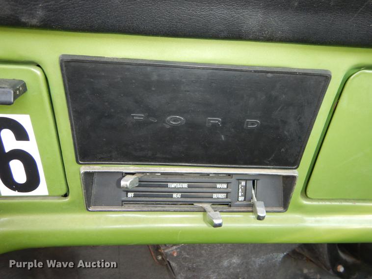 image for item DC0271 1974 Ford F600 truck cab and chassis