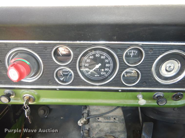 image for item DC0271 1974 Ford F600 truck cab and chassis