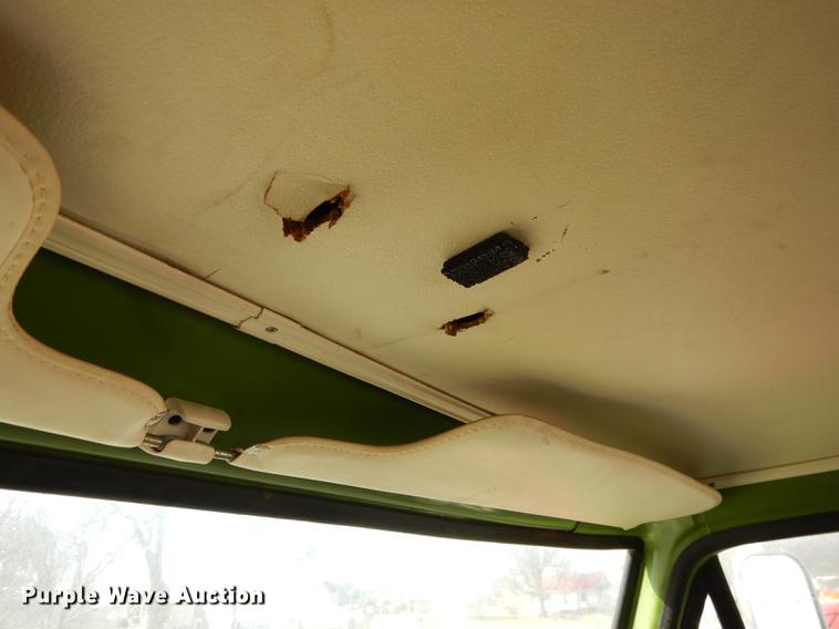 image for item DC0271 1974 Ford F600 truck cab and chassis