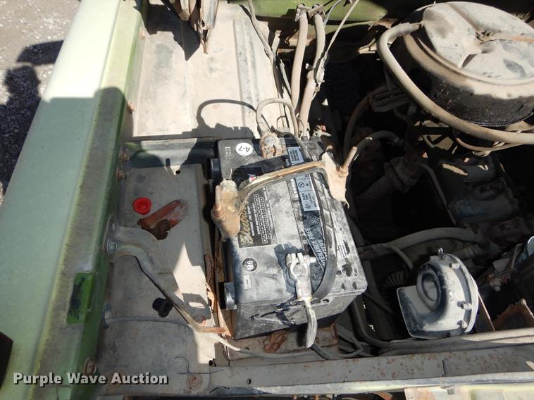 image for item DC0271 1974 Ford F600 truck cab and chassis