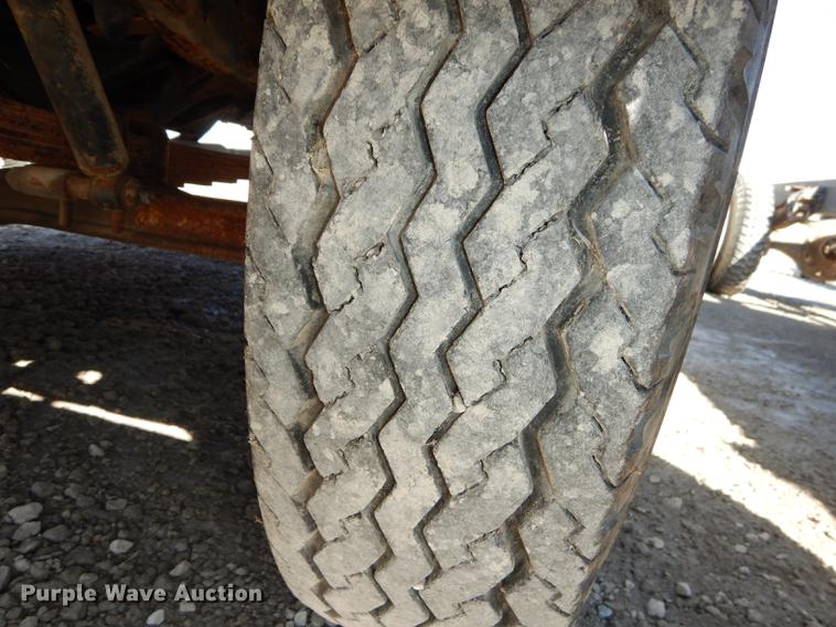 image for item DC0271 1974 Ford F600 truck cab and chassis