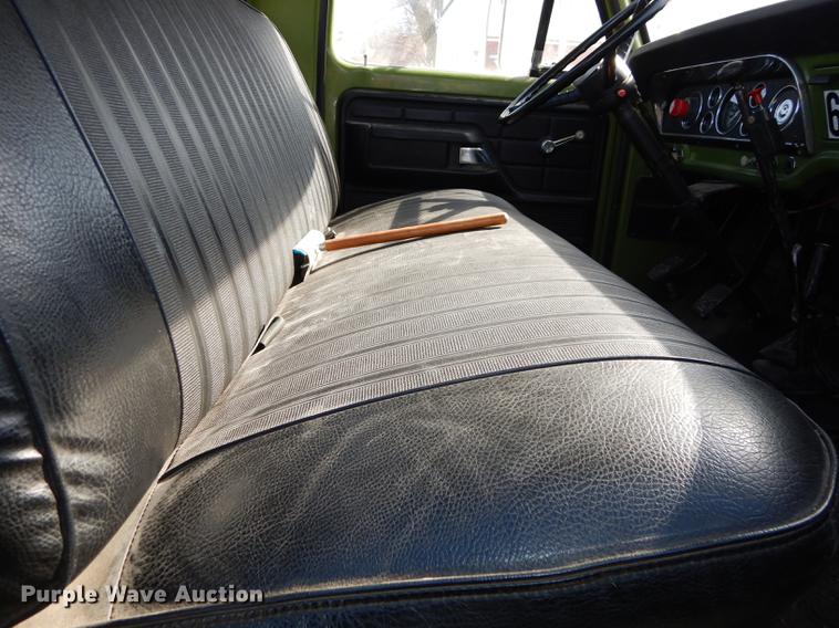 image for item DC0271 1974 Ford F600 truck cab and chassis