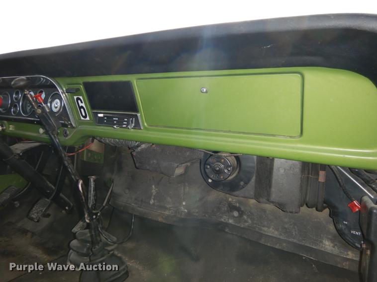 image for item DC0271 1974 Ford F600 truck cab and chassis
