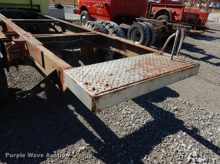 image for item DC0271 1974 Ford F600 truck cab and chassis