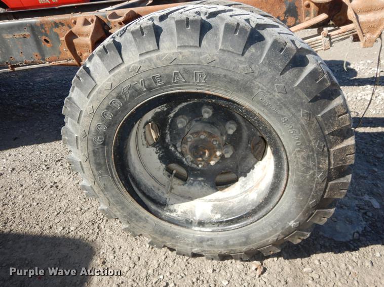 image for item DC0271 1974 Ford F600 truck cab and chassis