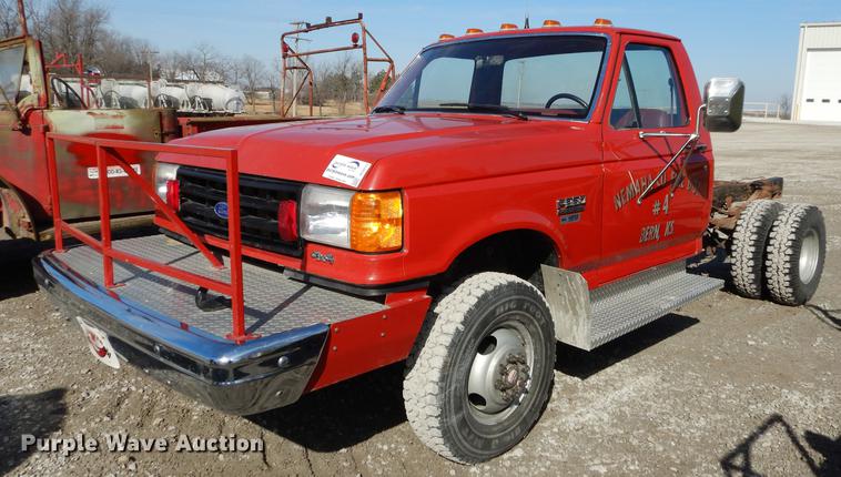 image for item DC0272 1987 Ford F350 Custom pickup truck cab and chassis