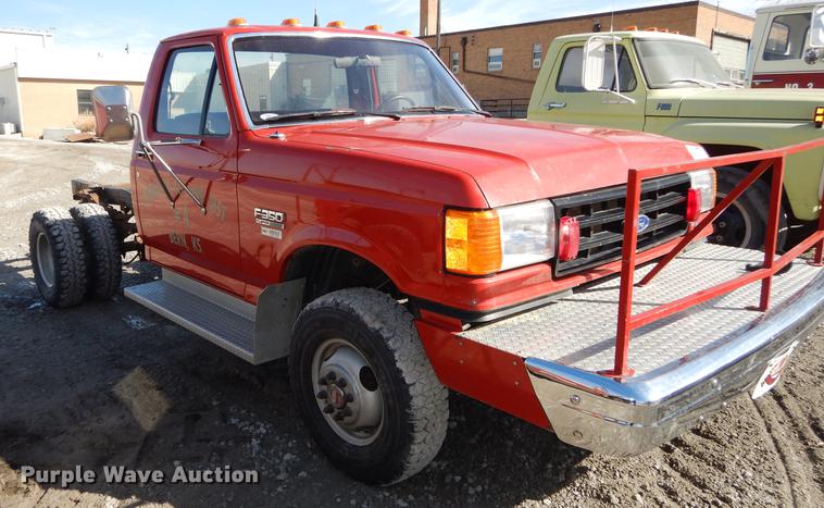 image for item DC0272 1987 Ford F350 Custom pickup truck cab and chassis