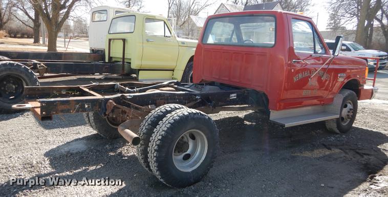 image for item DC0272 1987 Ford F350 Custom pickup truck cab and chassis