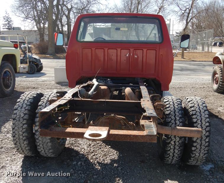 image for item DC0272 1987 Ford F350 Custom pickup truck cab and chassis