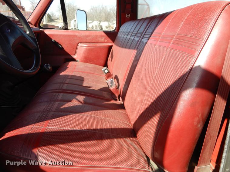 image for item DC0272 1987 Ford F350 Custom pickup truck cab and chassis