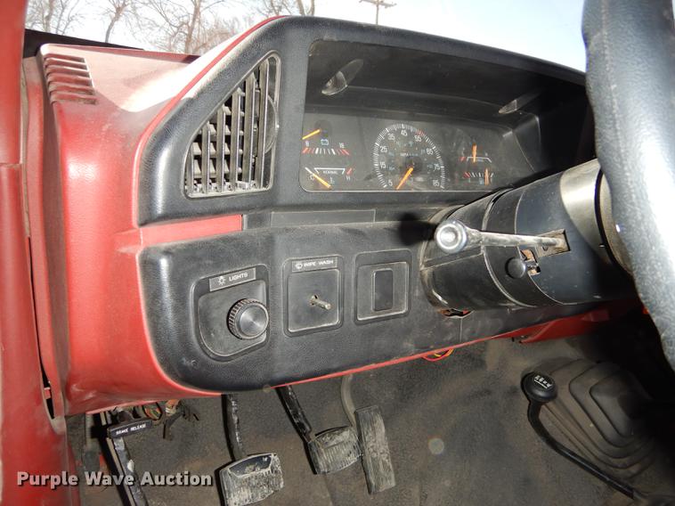 image for item DC0272 1987 Ford F350 Custom pickup truck cab and chassis