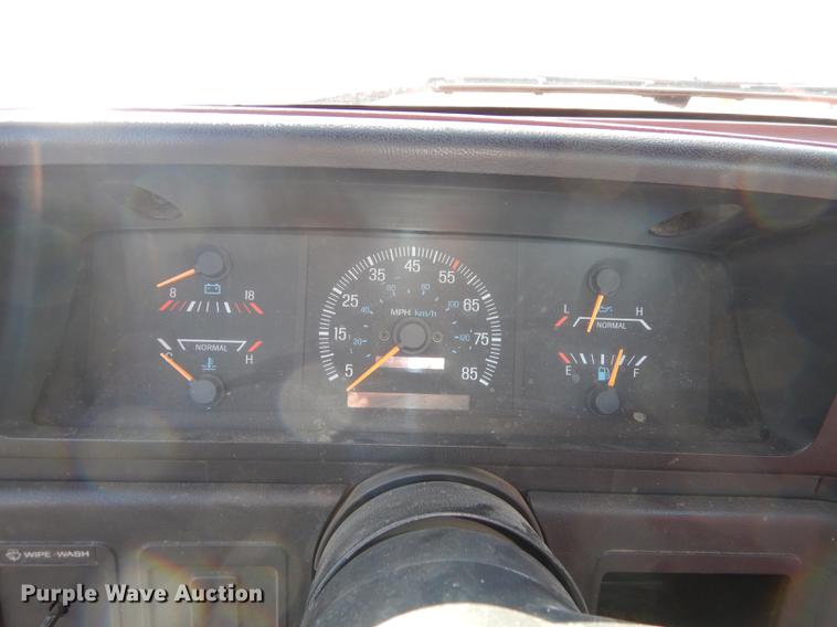 image for item DC0272 1987 Ford F350 Custom pickup truck cab and chassis