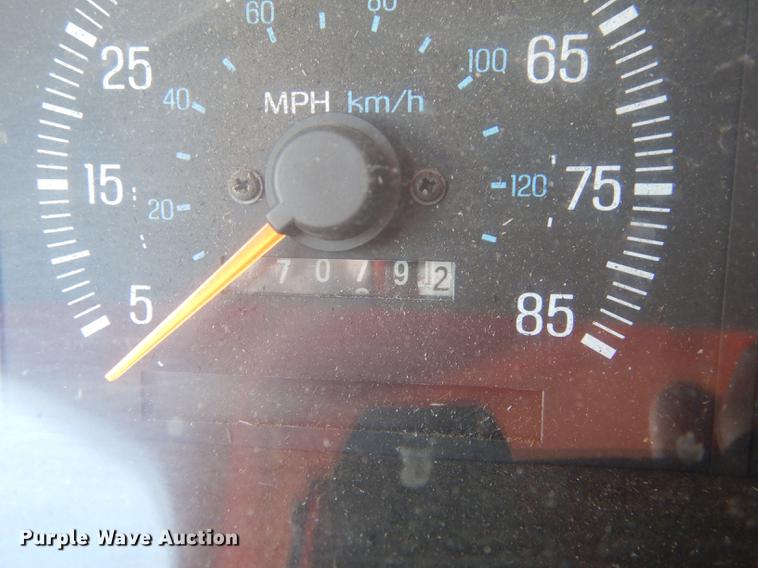 image for item DC0272 1987 Ford F350 Custom pickup truck cab and chassis