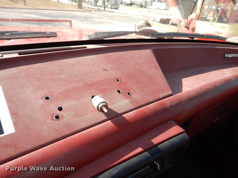 image for item DC0272 1987 Ford F350 Custom pickup truck cab and chassis