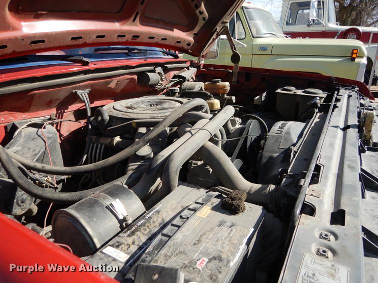 image for item DC0272 1987 Ford F350 Custom pickup truck cab and chassis