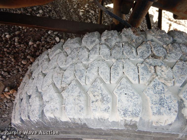 image for item DC0272 1987 Ford F350 Custom pickup truck cab and chassis