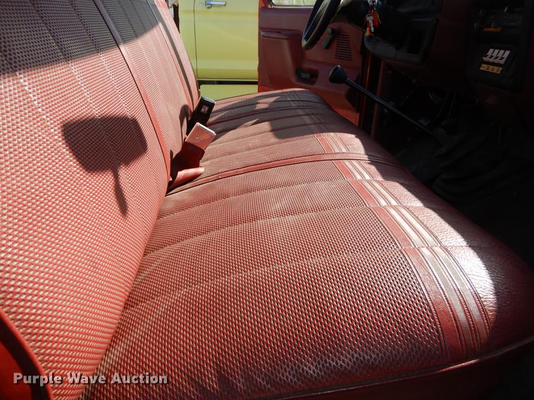 image for item DC0272 1987 Ford F350 Custom pickup truck cab and chassis
