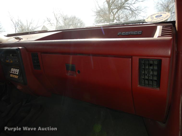 image for item DC0272 1987 Ford F350 Custom pickup truck cab and chassis