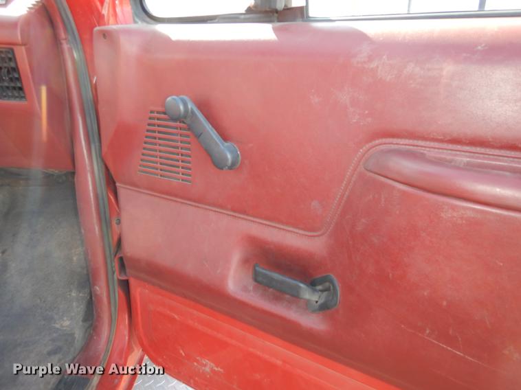 image for item DC0272 1987 Ford F350 Custom pickup truck cab and chassis