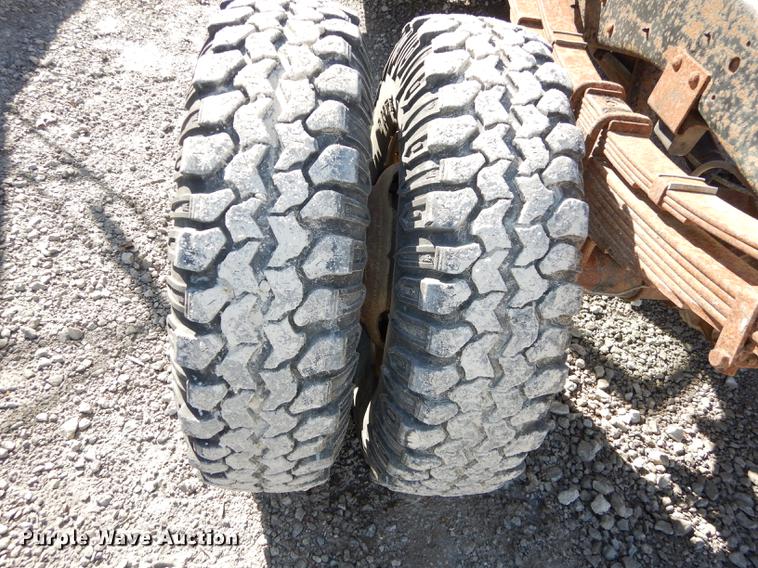 image for item DC0272 1987 Ford F350 Custom pickup truck cab and chassis