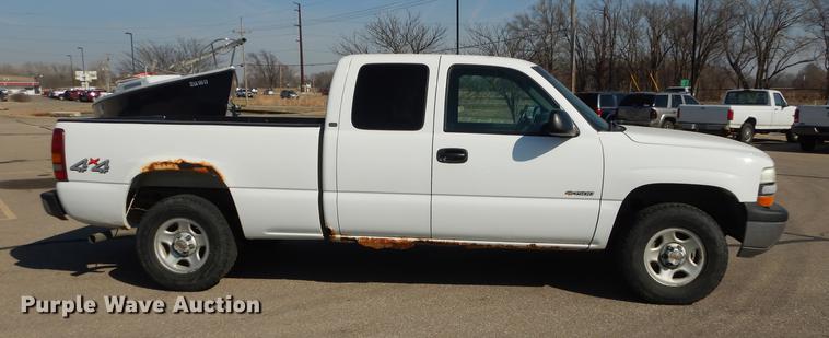 image for item DC0315 2001 Chevrolet Silverado 1500 Ext. Cab pickup truck