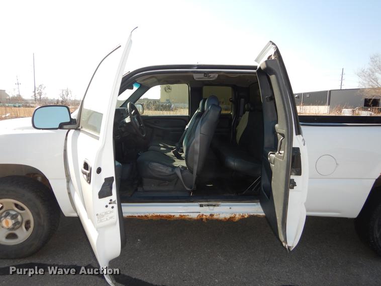 image for item DC0315 2001 Chevrolet Silverado 1500 Ext. Cab pickup truck