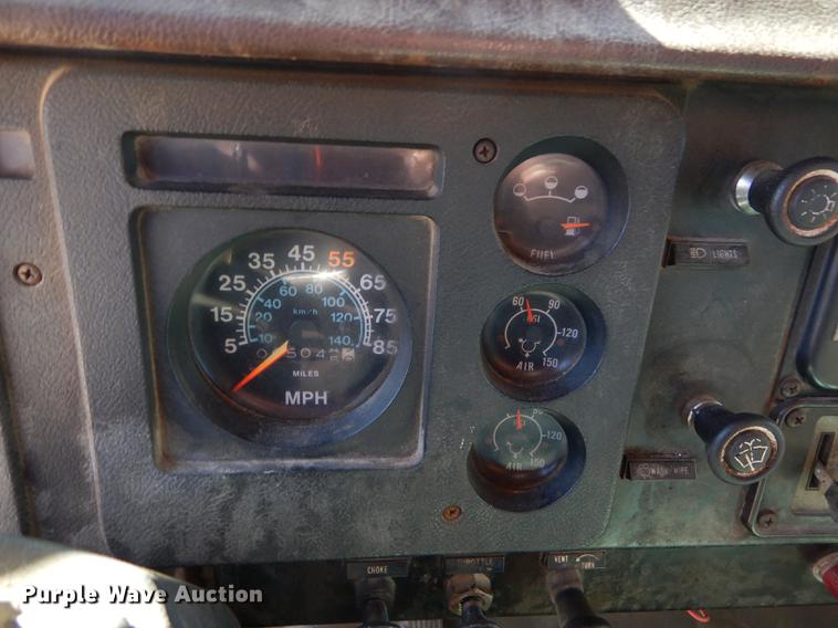 image for item DC0318 1982 International S1700 oil distributor truck