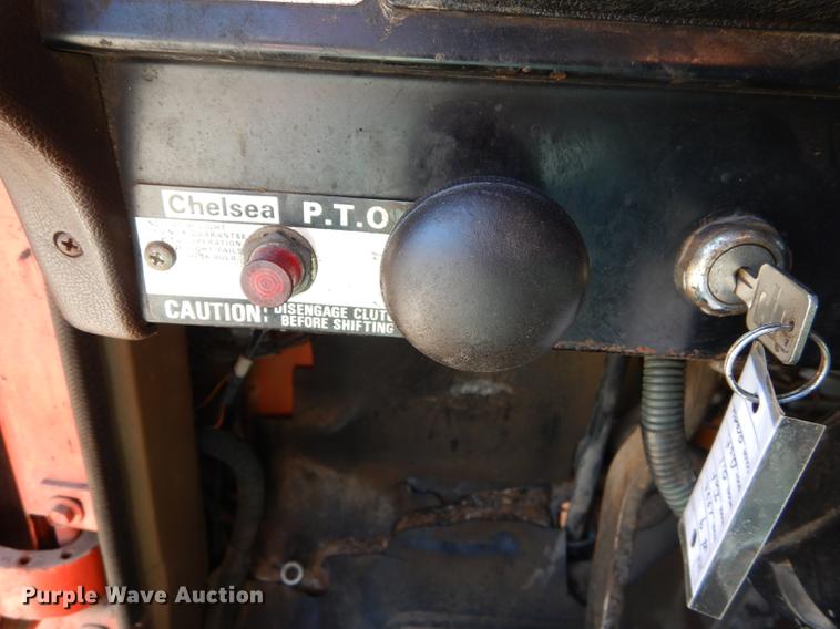 image for item DC0318 1982 International S1700 oil distributor truck