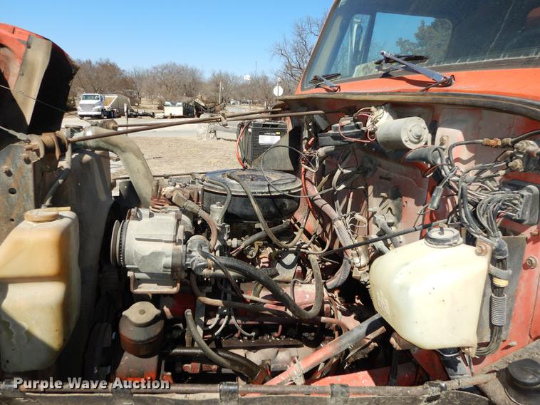 image for item DC0318 1982 International S1700 oil distributor truck