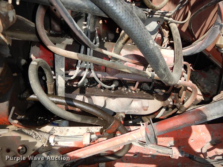 image for item DC0318 1982 International S1700 oil distributor truck