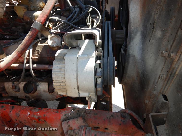 image for item DC0318 1982 International S1700 oil distributor truck