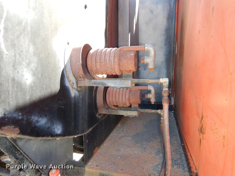 image for item DC0318 1982 International S1700 oil distributor truck