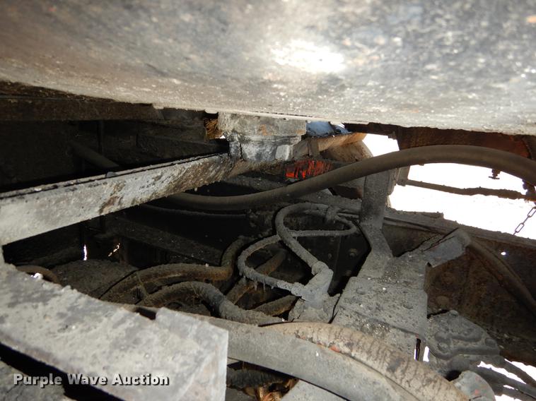 image for item DC0318 1982 International S1700 oil distributor truck