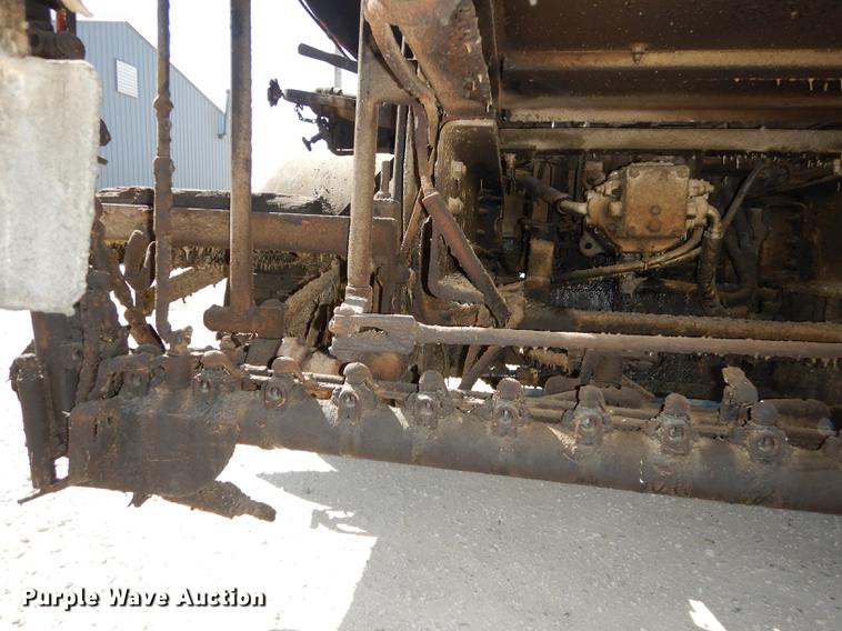 image for item DC0318 1982 International S1700 oil distributor truck