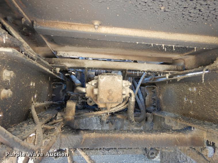 image for item DC0318 1982 International S1700 oil distributor truck