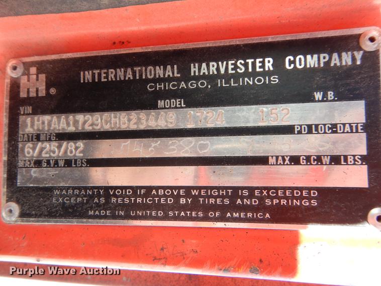 image for item DC0318 1982 International S1700 oil distributor truck