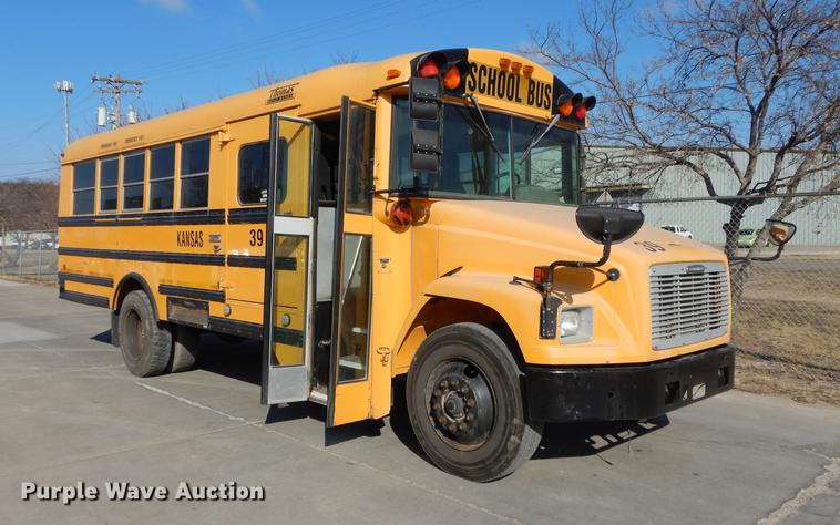 image for item DC0351 2004 Freightliner FS65 Thomas school bus