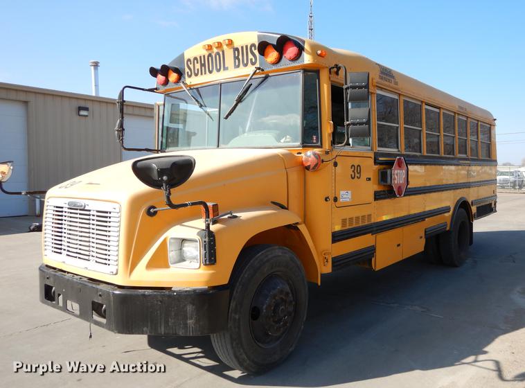 image for item DC0351 2004 Freightliner FS65 Thomas school bus