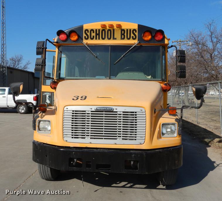 image for item DC0351 2004 Freightliner FS65 Thomas school bus