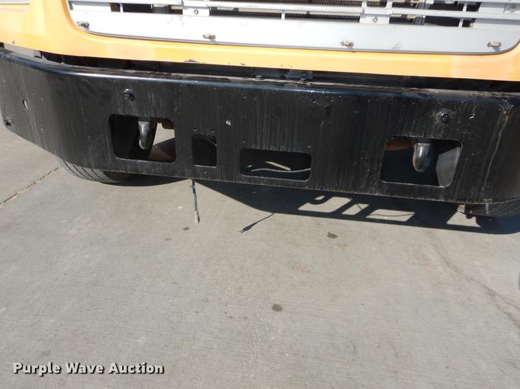 image for item DC0351 2004 Freightliner FS65 Thomas school bus