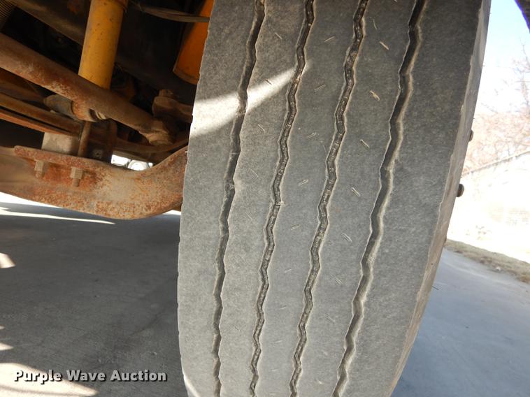 image for item DC0351 2004 Freightliner FS65 Thomas school bus