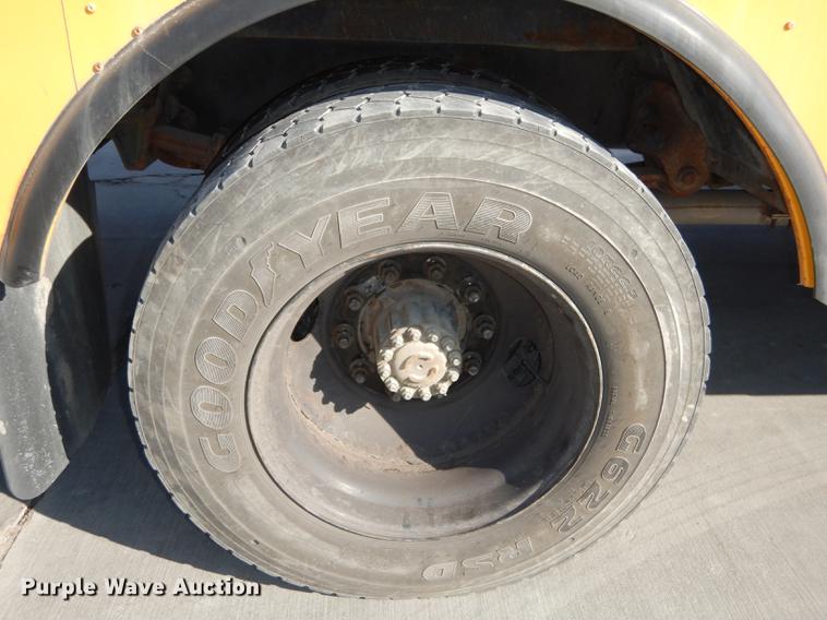 image for item DC0351 2004 Freightliner FS65 Thomas school bus