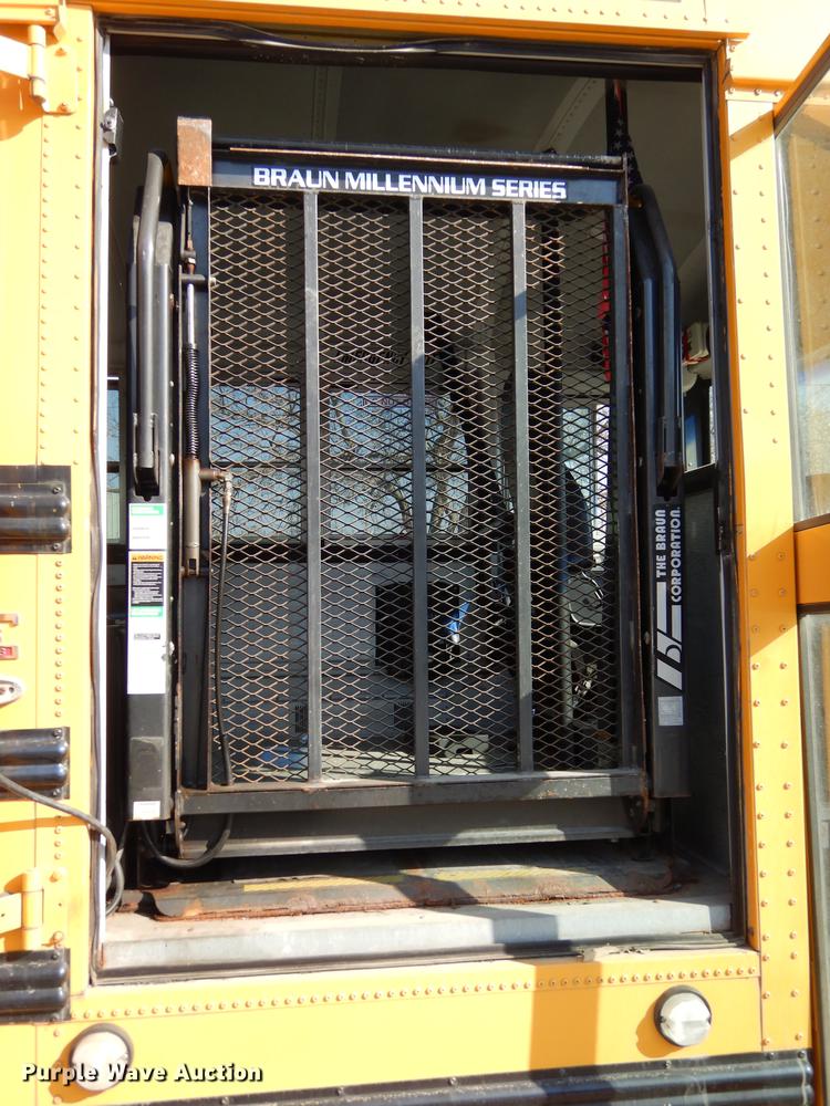 image for item DC0351 2004 Freightliner FS65 Thomas school bus