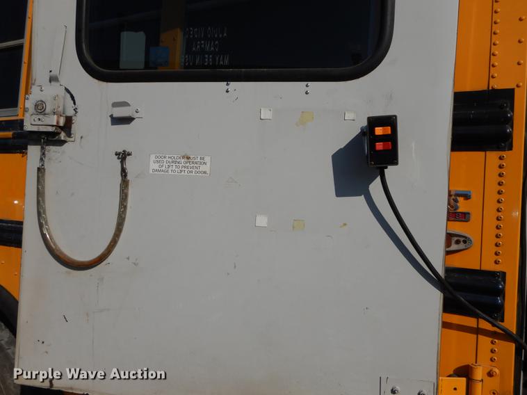 image for item DC0351 2004 Freightliner FS65 Thomas school bus